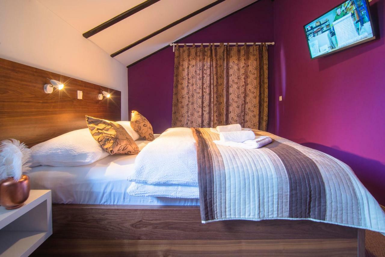 Black Queen Guesthouse Grabovac  Exteriör bild