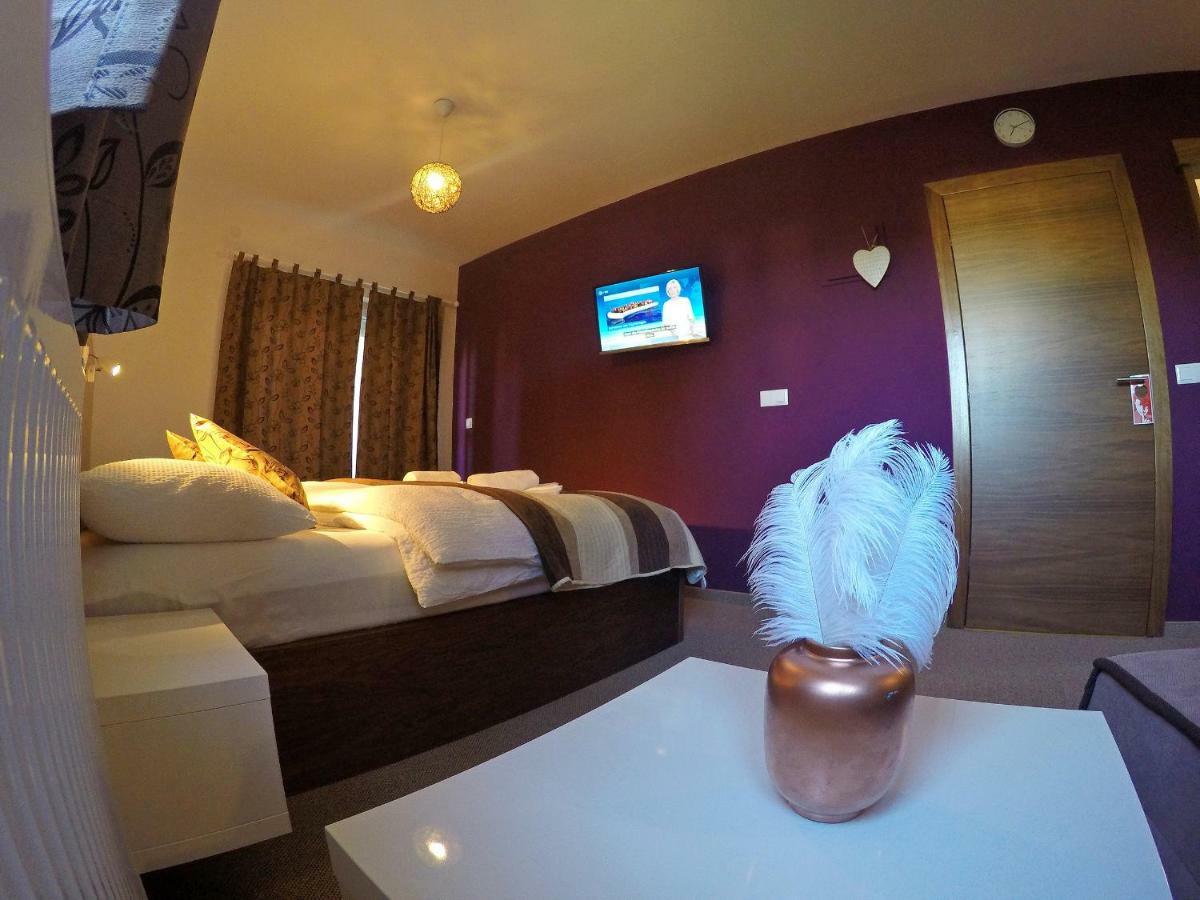 Black Queen Guesthouse Grabovac  Exteriör bild