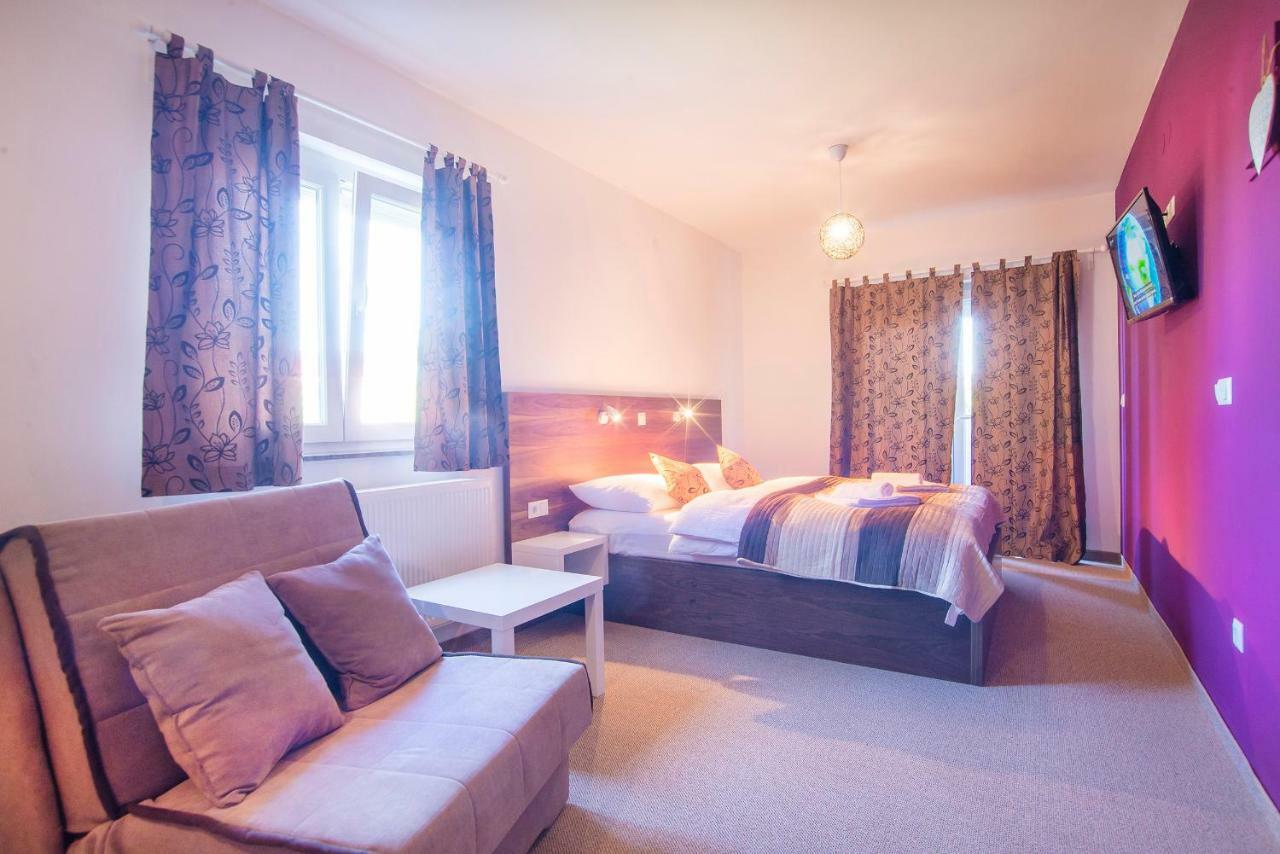 Black Queen Guesthouse Grabovac  Exteriör bild