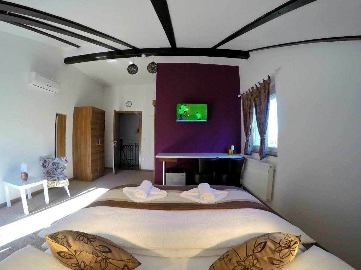 Black Queen Guesthouse Grabovac  Exteriör bild