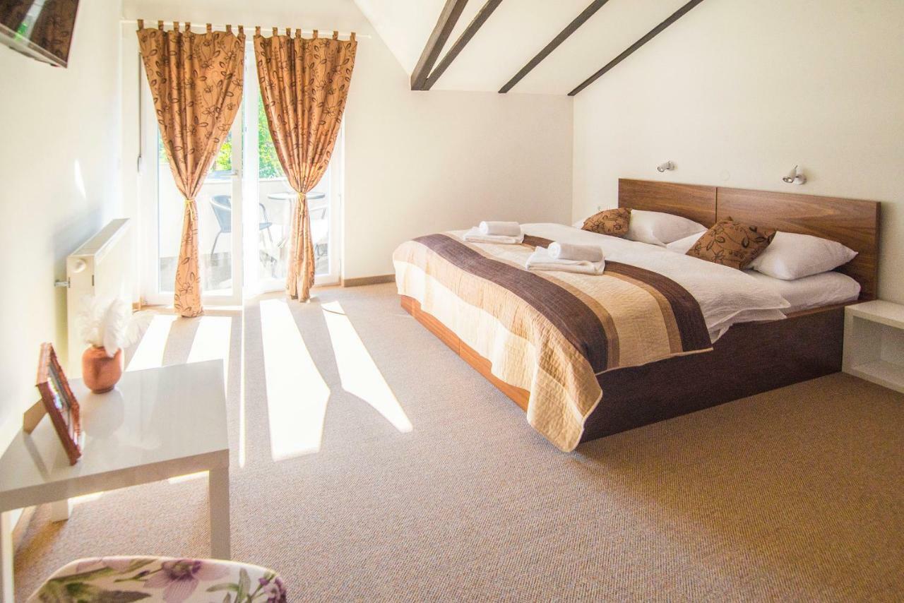 Black Queen Guesthouse Grabovac  Exteriör bild