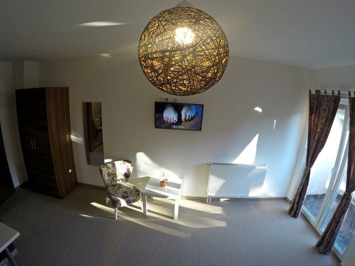 Black Queen Guesthouse Grabovac  Exteriör bild