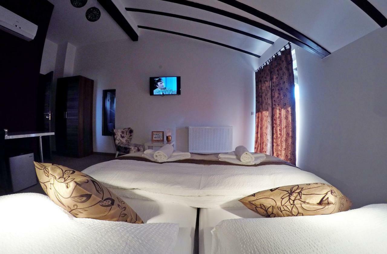 Black Queen Guesthouse Grabovac  Exteriör bild