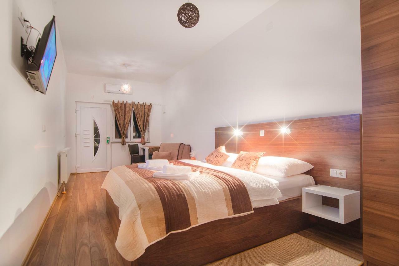 Black Queen Guesthouse Grabovac  Exteriör bild