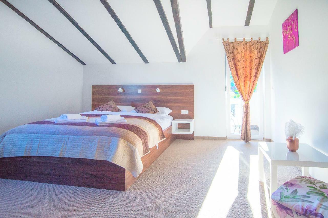 Black Queen Guesthouse Grabovac  Exteriör bild