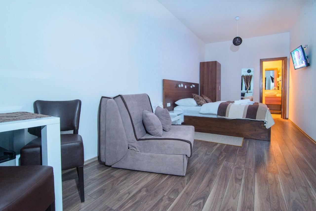 Black Queen Guesthouse Grabovac  Exteriör bild
